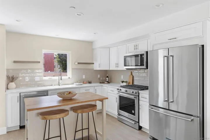 1952 Hornblend St 6, San Diego, California 92109