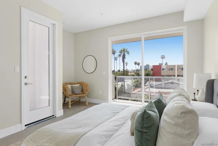 1952 Hornblend St 6, San Diego, California 92109