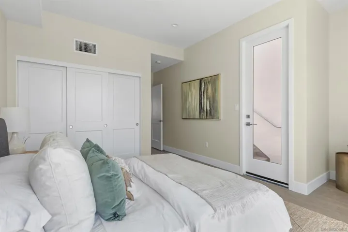 1952 Hornblend St 6, San Diego, California 92109