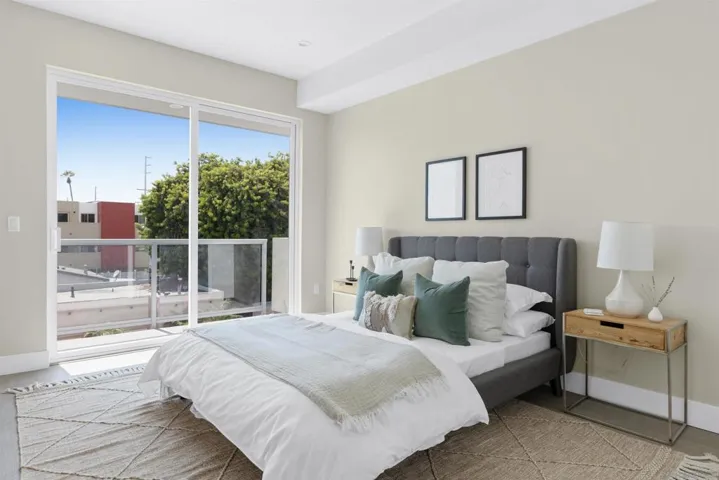 1952 Hornblend St 6, San Diego, California 92109