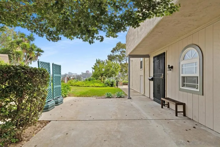 8967 Caminito Fresco, La Jolla, California 92037