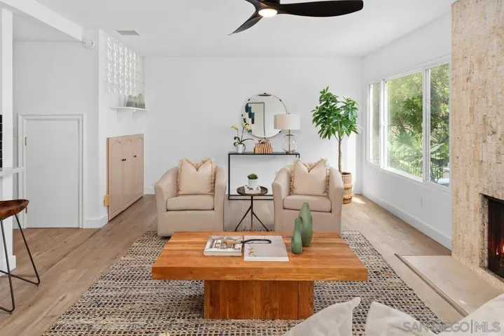 8967 Caminito Fresco, La Jolla, California 92037
