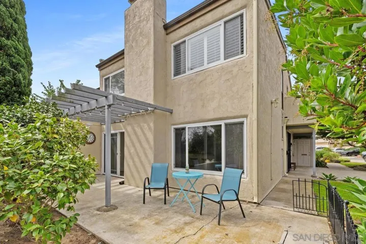 8967 Caminito Fresco, La Jolla, California 92037