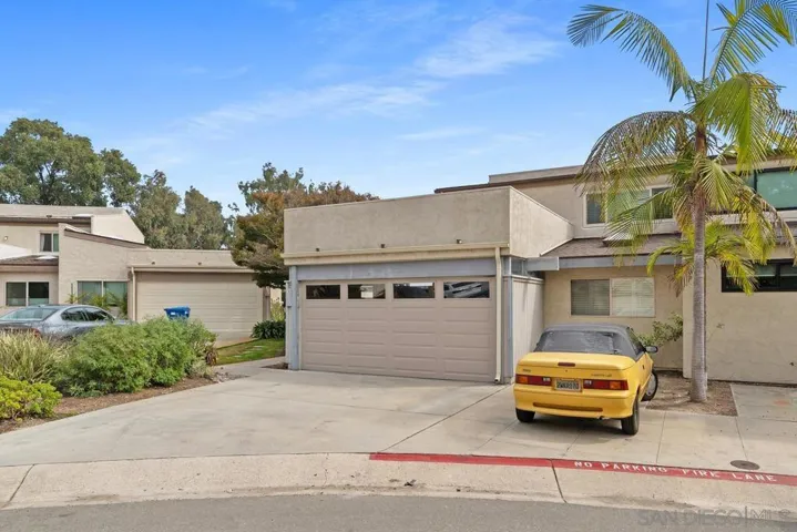8967 Caminito Fresco, La Jolla, California 92037