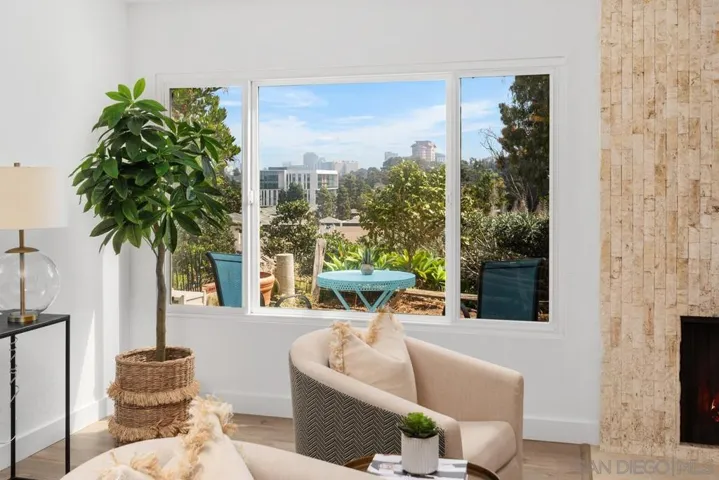 8967 Caminito Fresco, La Jolla, California 92037