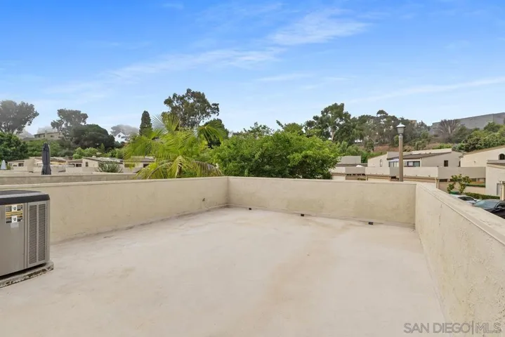8967 Caminito Fresco, La Jolla, California 92037