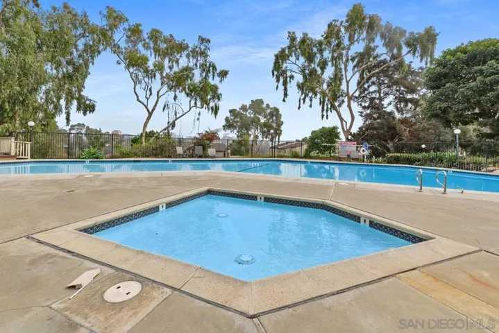 8967 Caminito Fresco, La Jolla, California 92037