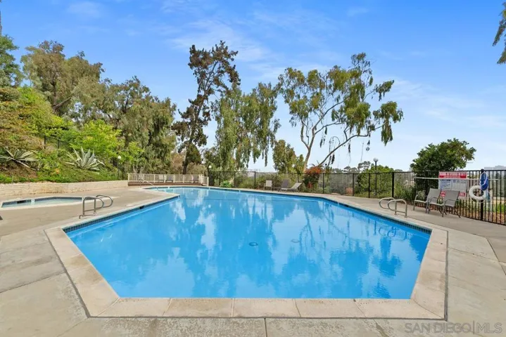 8967 Caminito Fresco, La Jolla, California 92037