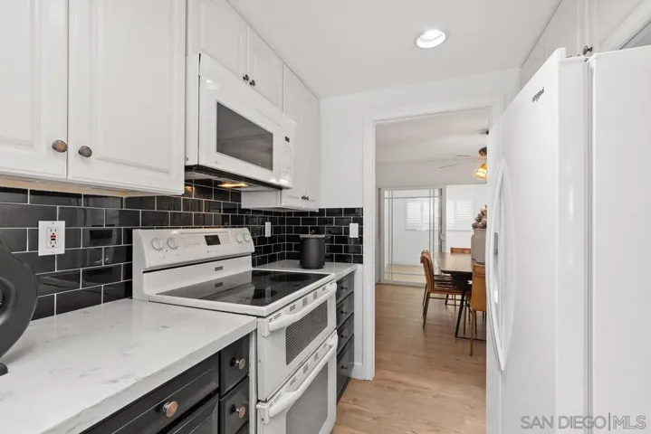 8967 Caminito Fresco, La Jolla, California 92037