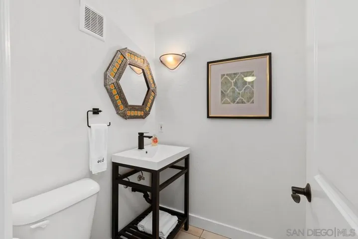 8967 Caminito Fresco, La Jolla, California 92037