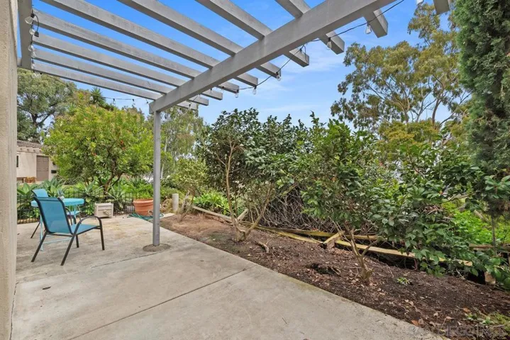 8967 Caminito Fresco, La Jolla, California 92037