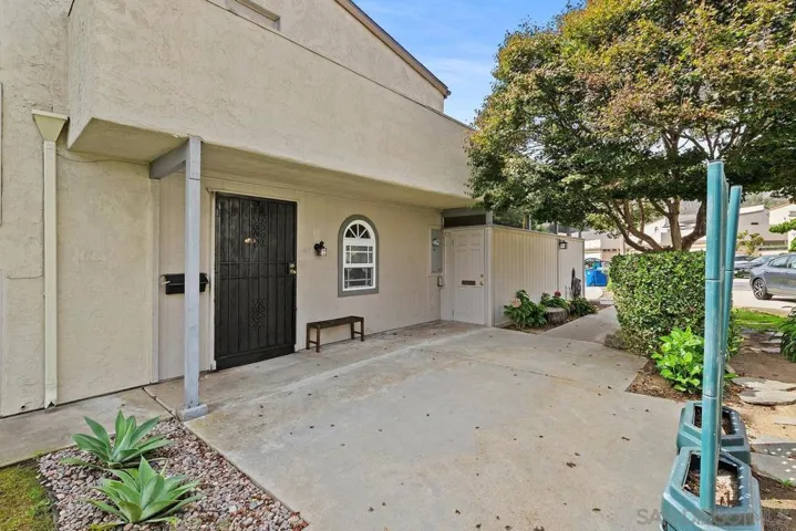 8967 Caminito Fresco, La Jolla, California 92037