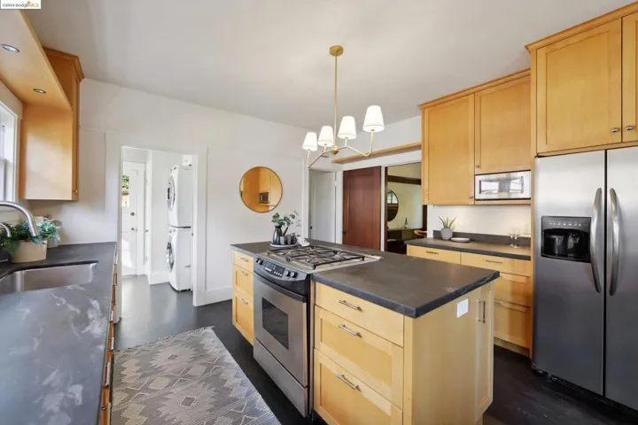 4160 Emerald St, Oakland, California 94609
