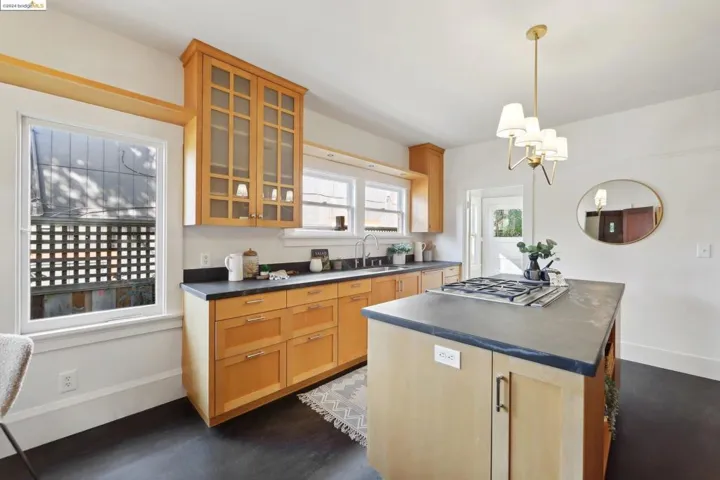 4160 Emerald St, Oakland, California 94609