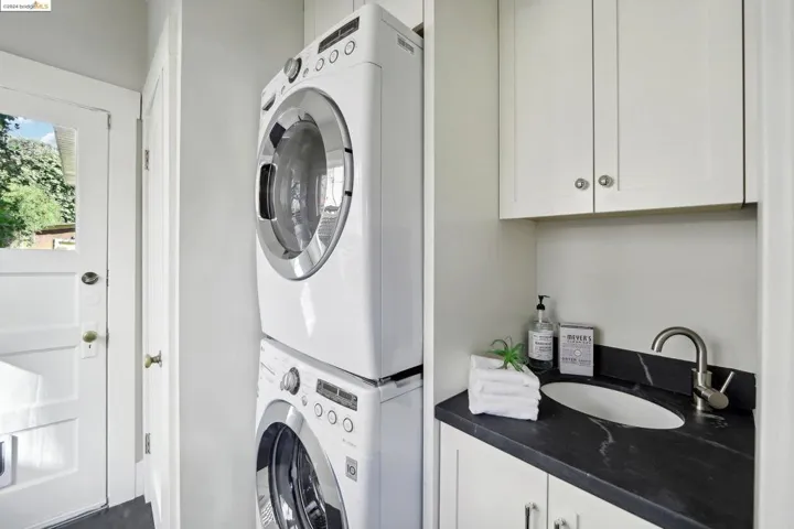 4160 Emerald St, Oakland, California 94609