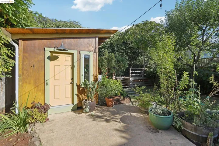 4160 Emerald St, Oakland, California 94609