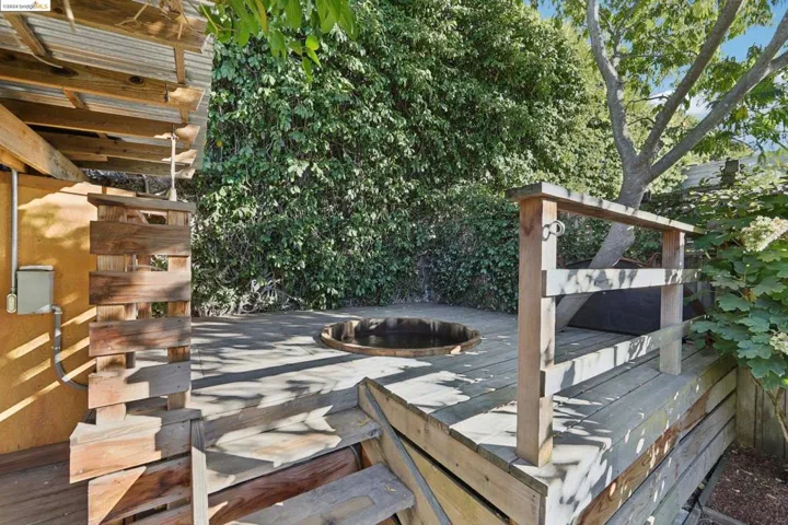 4160 Emerald St, Oakland, California 94609