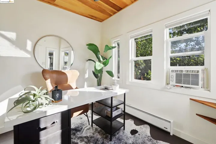 4160 Emerald St, Oakland, California 94609