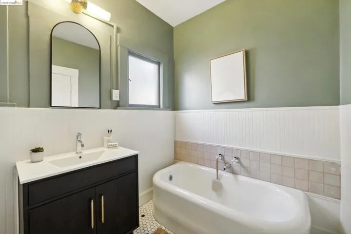 4160 Emerald St, Oakland, California 94609
