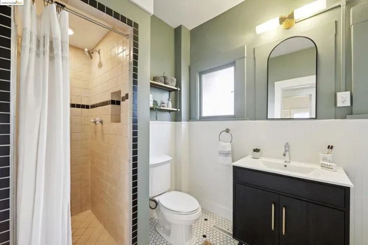 4160 Emerald St, Oakland, California 94609