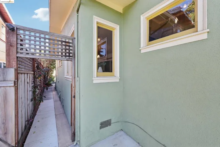 4160 Emerald St, Oakland, California 94609