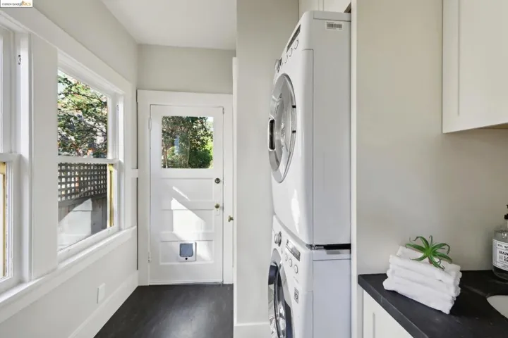 4160 Emerald St, Oakland, California 94609