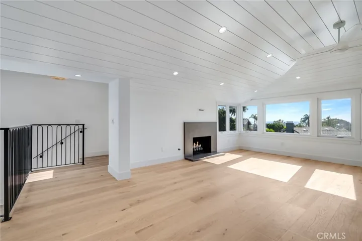 Living room - Unit B