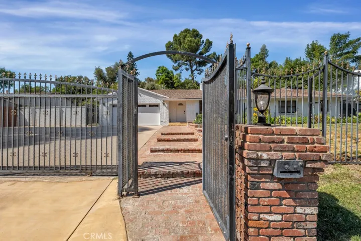 5317 Lubao Avenue, Woodland Hills, California 91364