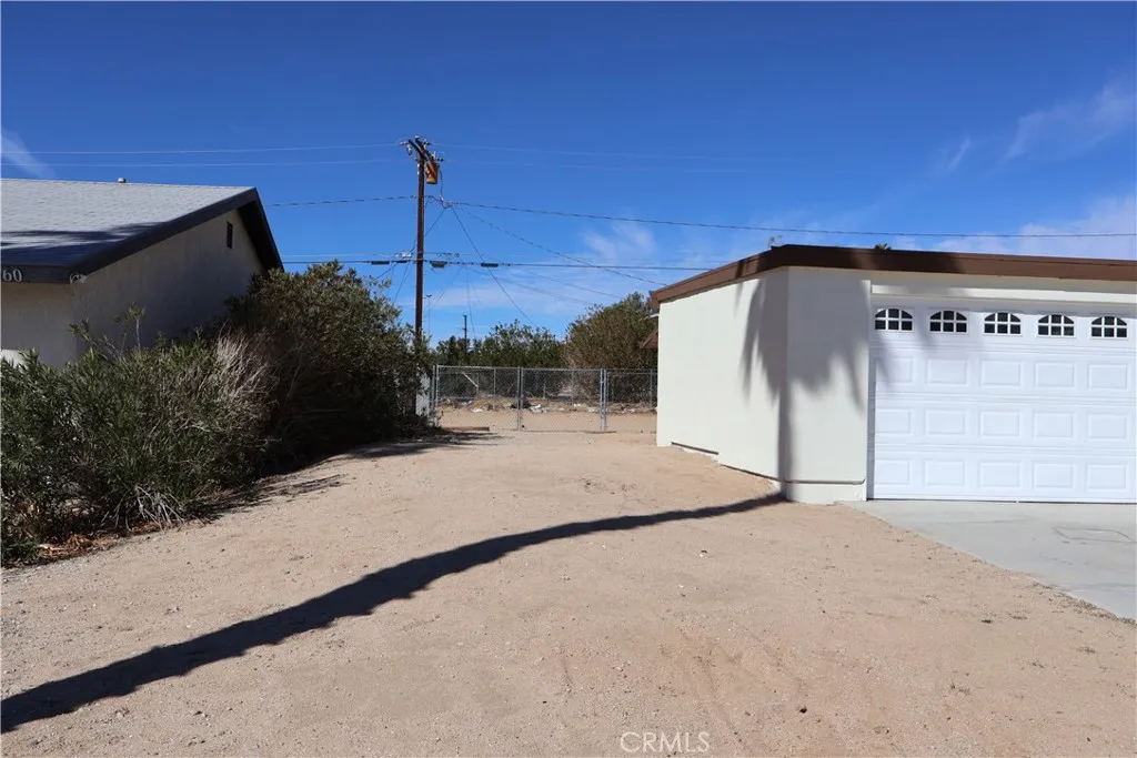 6052 Chia Avenue, 29 Palms, California 92277 home-pic-4