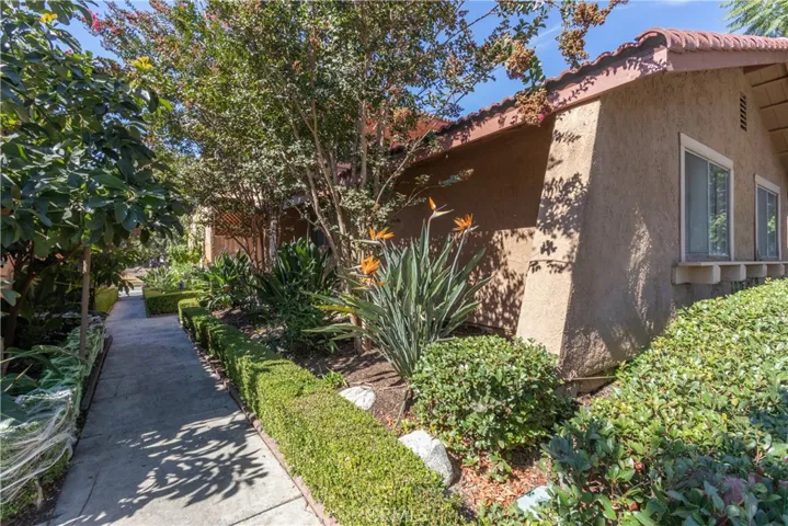 Entry to the home from Los Rios Street.