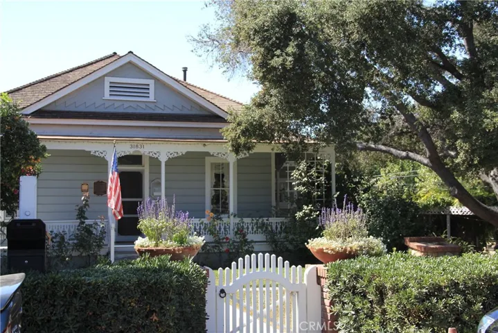 Charming sights on Los Rios.