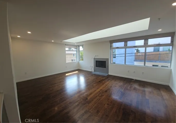 5806 Waring Avenue 15, Los Angeles, California 90038
