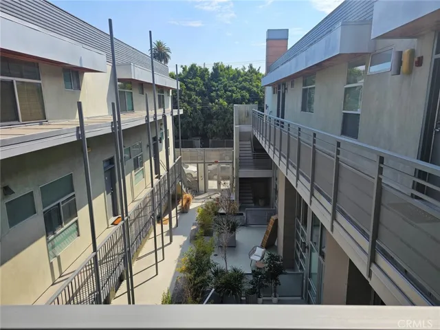 5806 Waring Avenue 15, Los Angeles, California 90038