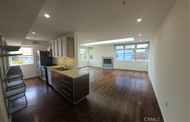 5806 Waring Avenue 15, Los Angeles, California 90038