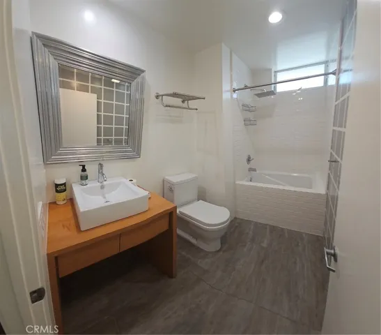5806 Waring Avenue 15, Los Angeles, California 90038