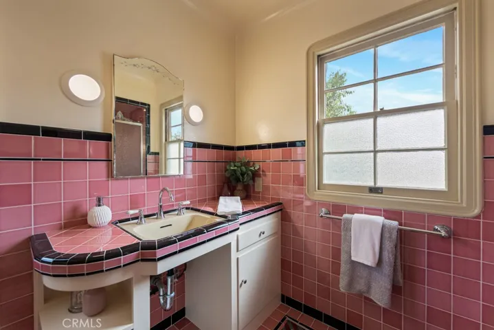 901 East 37th Street, Long Beach, California 90807
