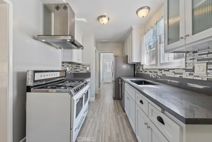 3710 Myrtle kitchen