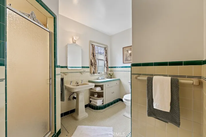 901 East 37th Street, Long Beach, California 90807