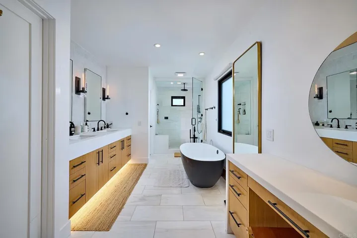 1472 Neptune Avenue, Encinitas, California 92024
