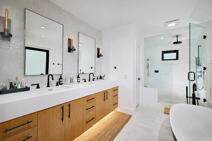 1472 Neptune Avenue, Encinitas, California 92024
