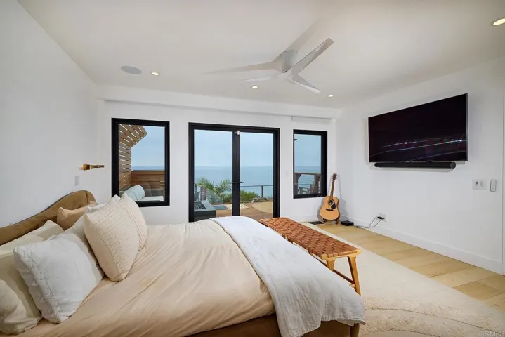 1472 Neptune Avenue, Encinitas, California 92024