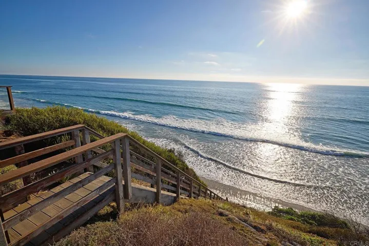 1472 Neptune Avenue, Encinitas, California 92024