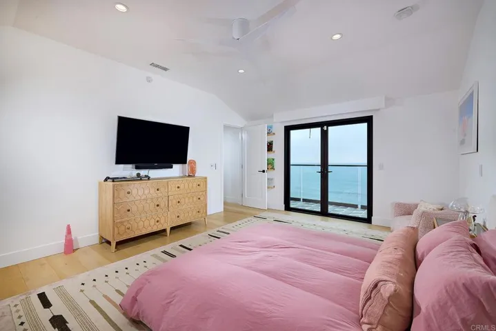 1472 Neptune Avenue, Encinitas, California 92024