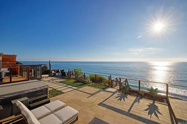 1472 Neptune Avenue, Encinitas, California 92024