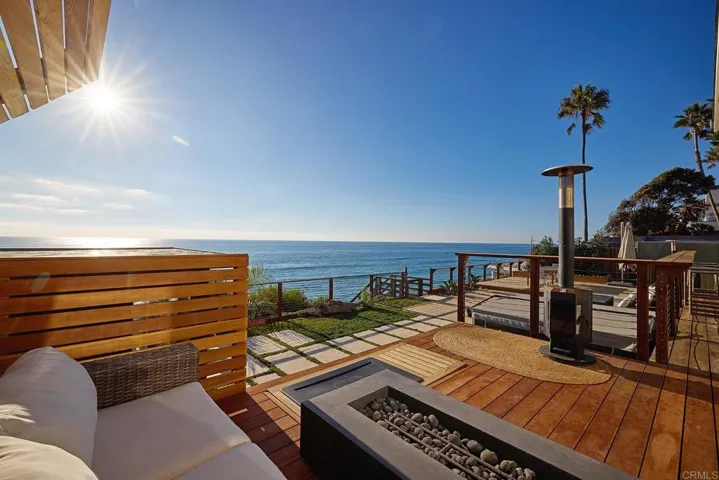 1472 Neptune Avenue, Encinitas, California 92024
