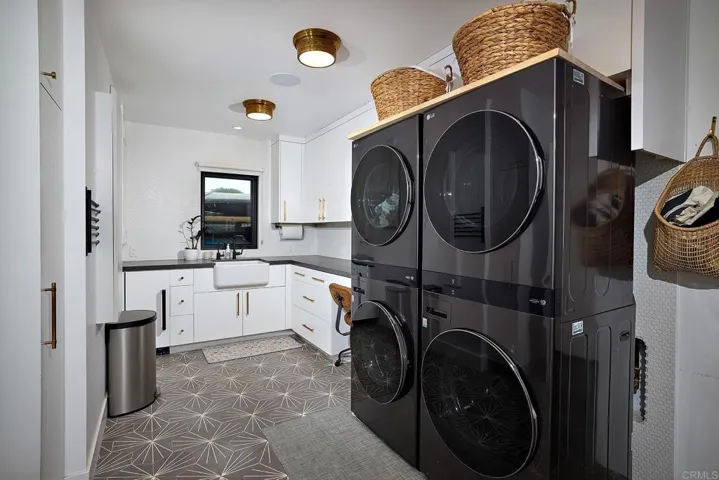 1472 Neptune Avenue, Encinitas, California 92024