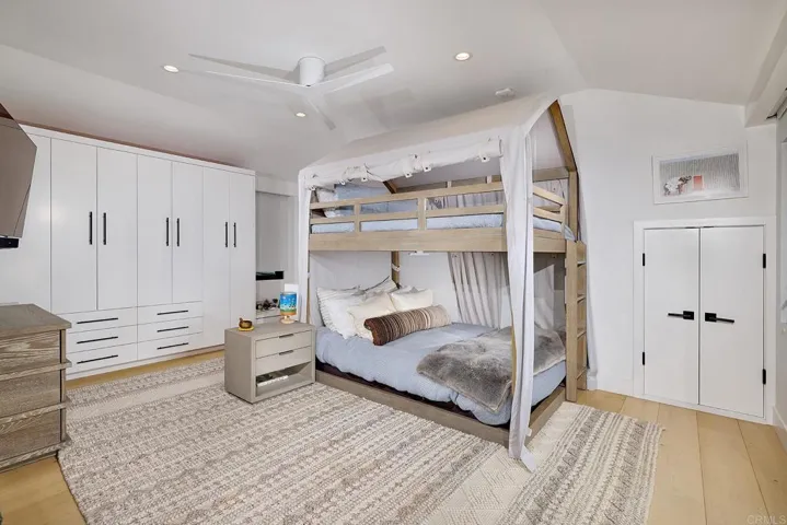 1472 Neptune Avenue, Encinitas, California 92024
