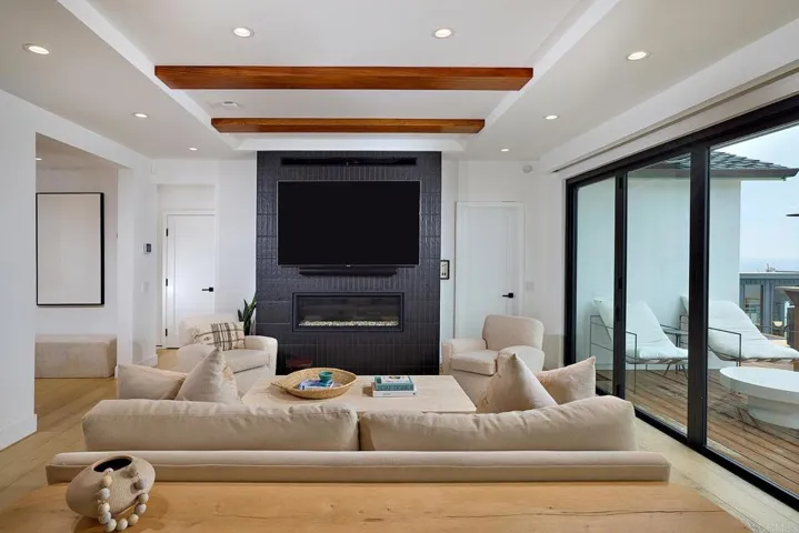 1472 Neptune Avenue, Encinitas, California 92024