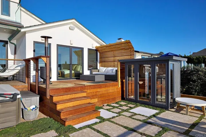 1472 Neptune Avenue, Encinitas, California 92024