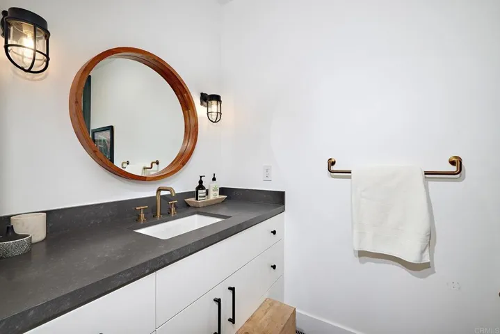 1472 Neptune Avenue, Encinitas, California 92024